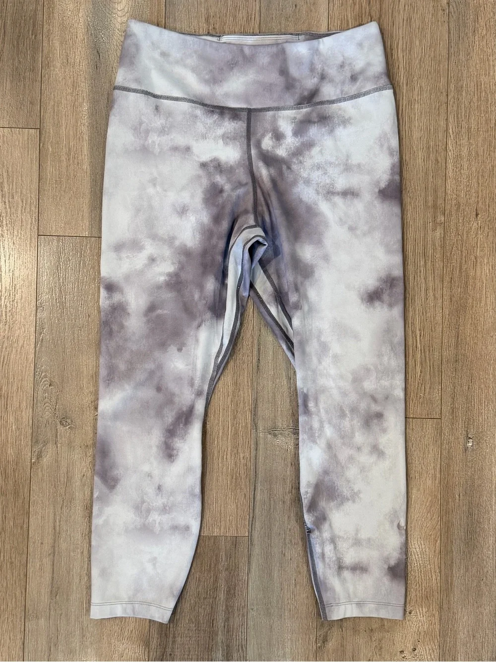 Nike Cropped Tie-Dye Leggings in Light Gray and Lavender